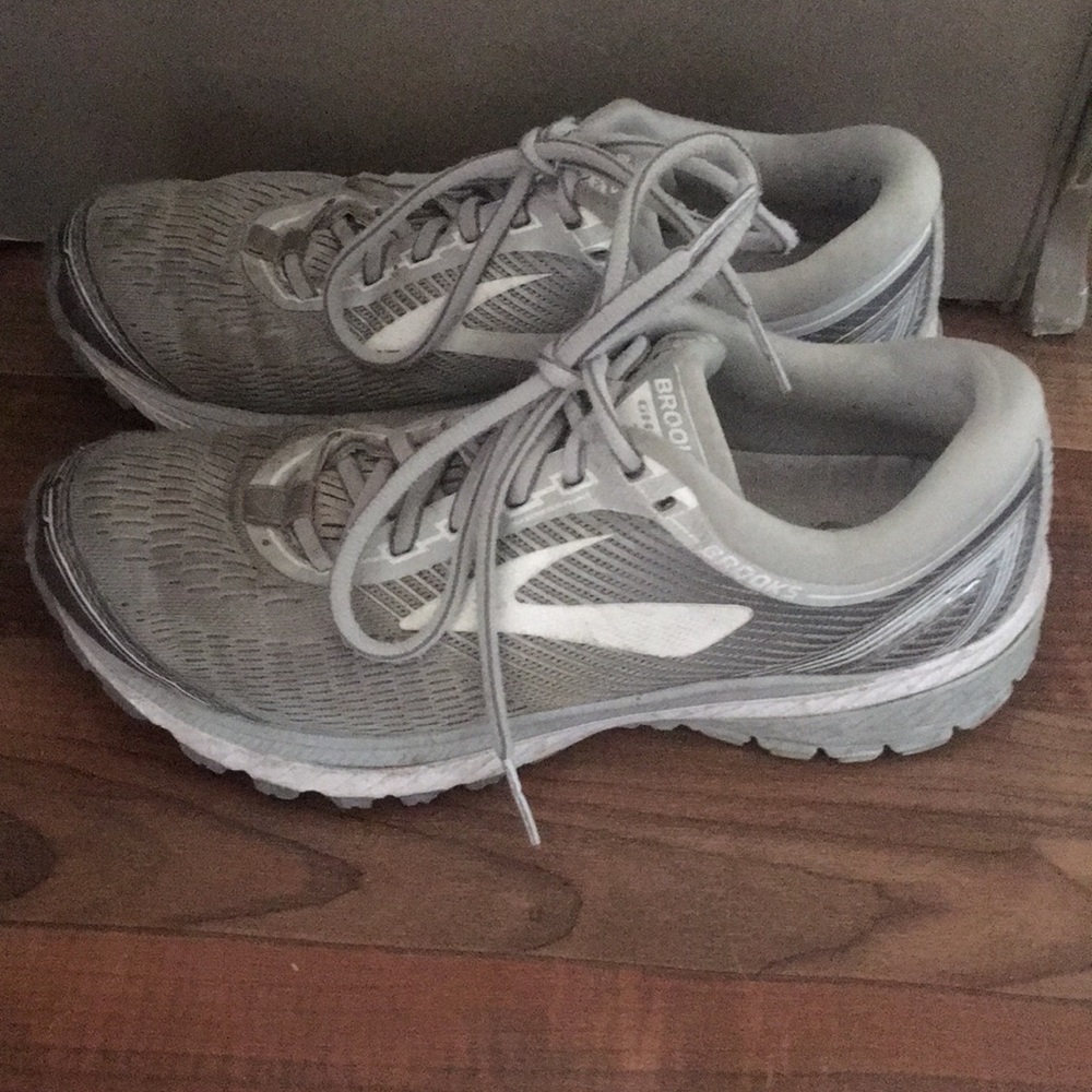 Brooks ghost 10 size 9 running walking gym shoe
